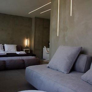 99 Adrianou Apartments